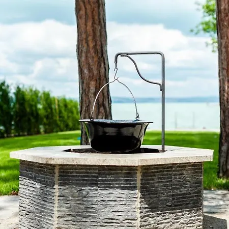 Part - B Epuelet - Privat Vizparttal Vakantiehuis Siófok