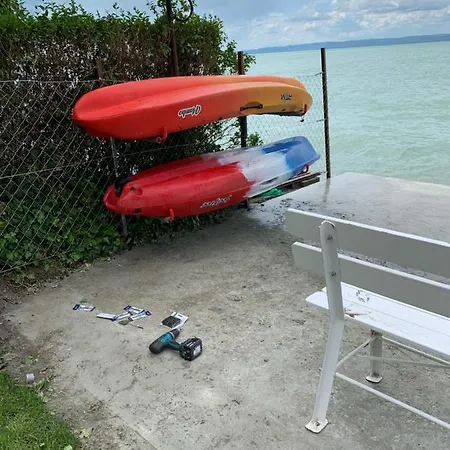 Part - B Epuelet - Privat Vizparttal Vakantiehuis Siófok